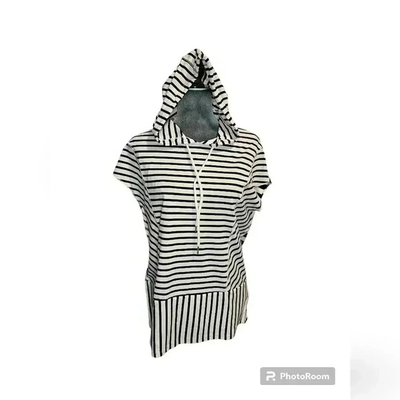 Urban Daisy Blouse S NWT - Picture 1 of 7